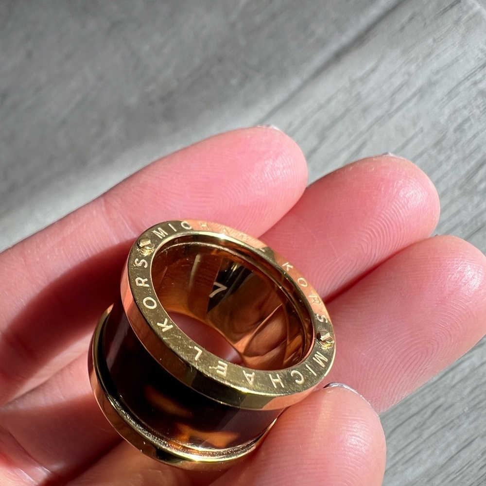 Michael Kors Tortoise Shell & Gold Tone Ring Size 7 - Picture 3 of 5